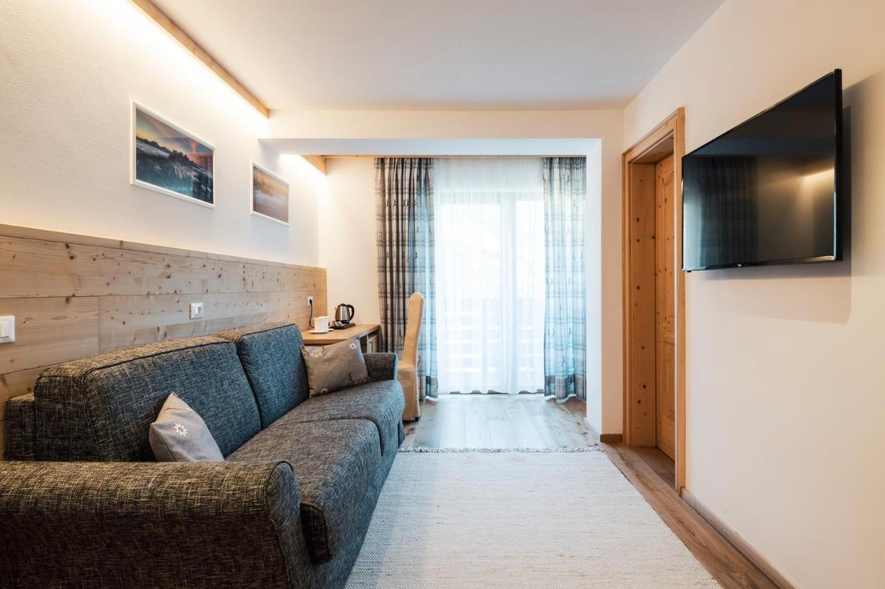 Piccolo Hotel Claudia No Pets San Vigilio Di Marebbe Bagian luar foto