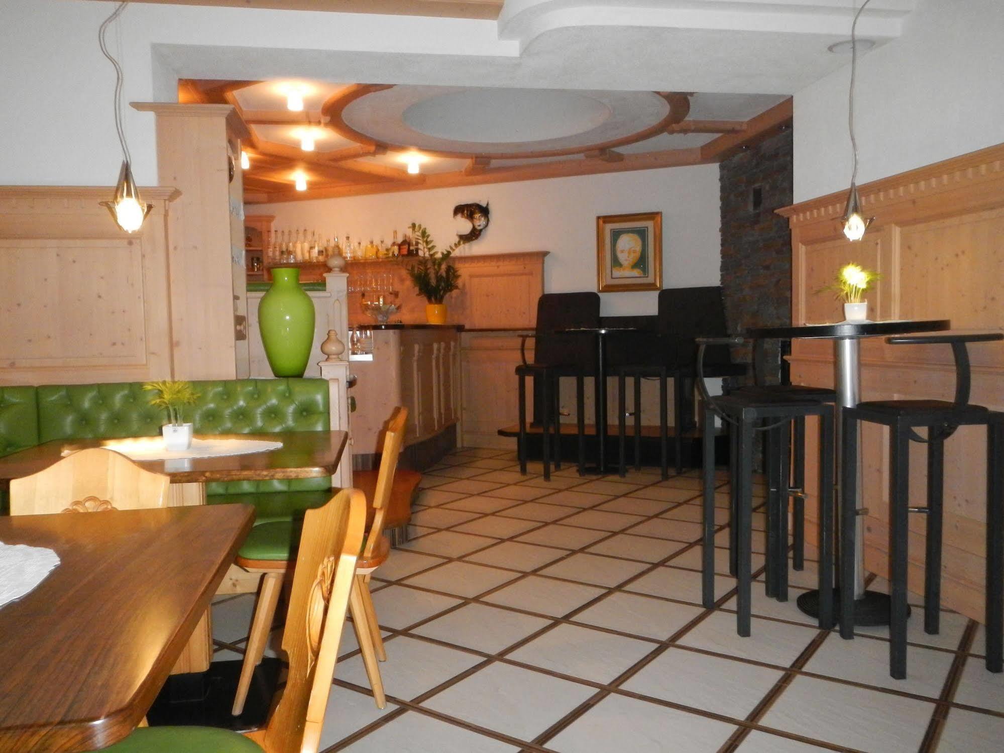 Piccolo Hotel Claudia No Pets San Vigilio Di Marebbe Bagian luar foto